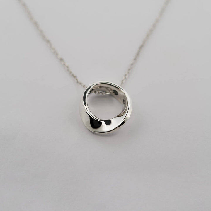Pendentif Moebius Adrien Moniquet