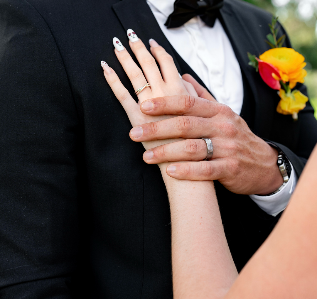 Alliance en titane ou en argent : comment choisir le bon matériau ?