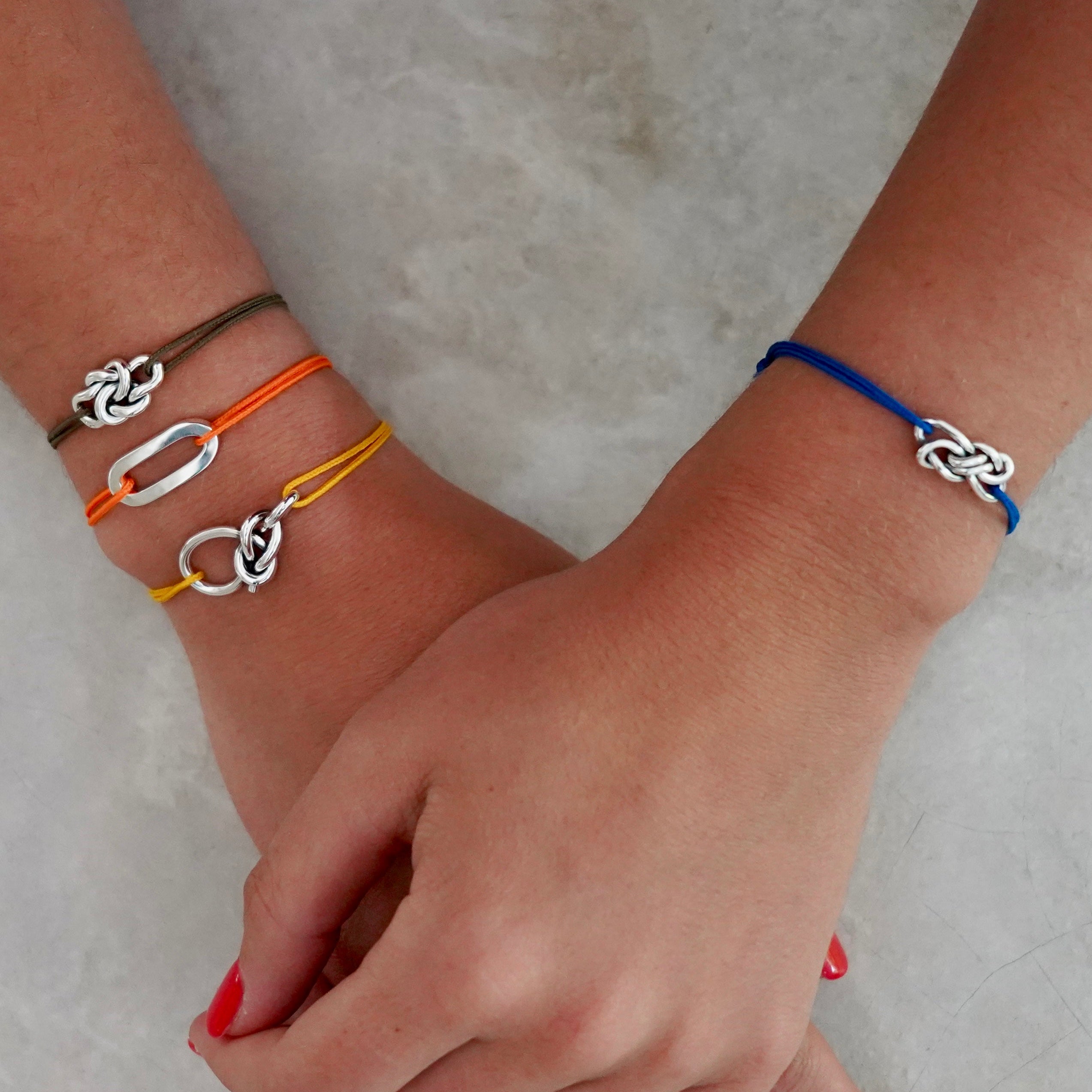 Bracelets sur cordon