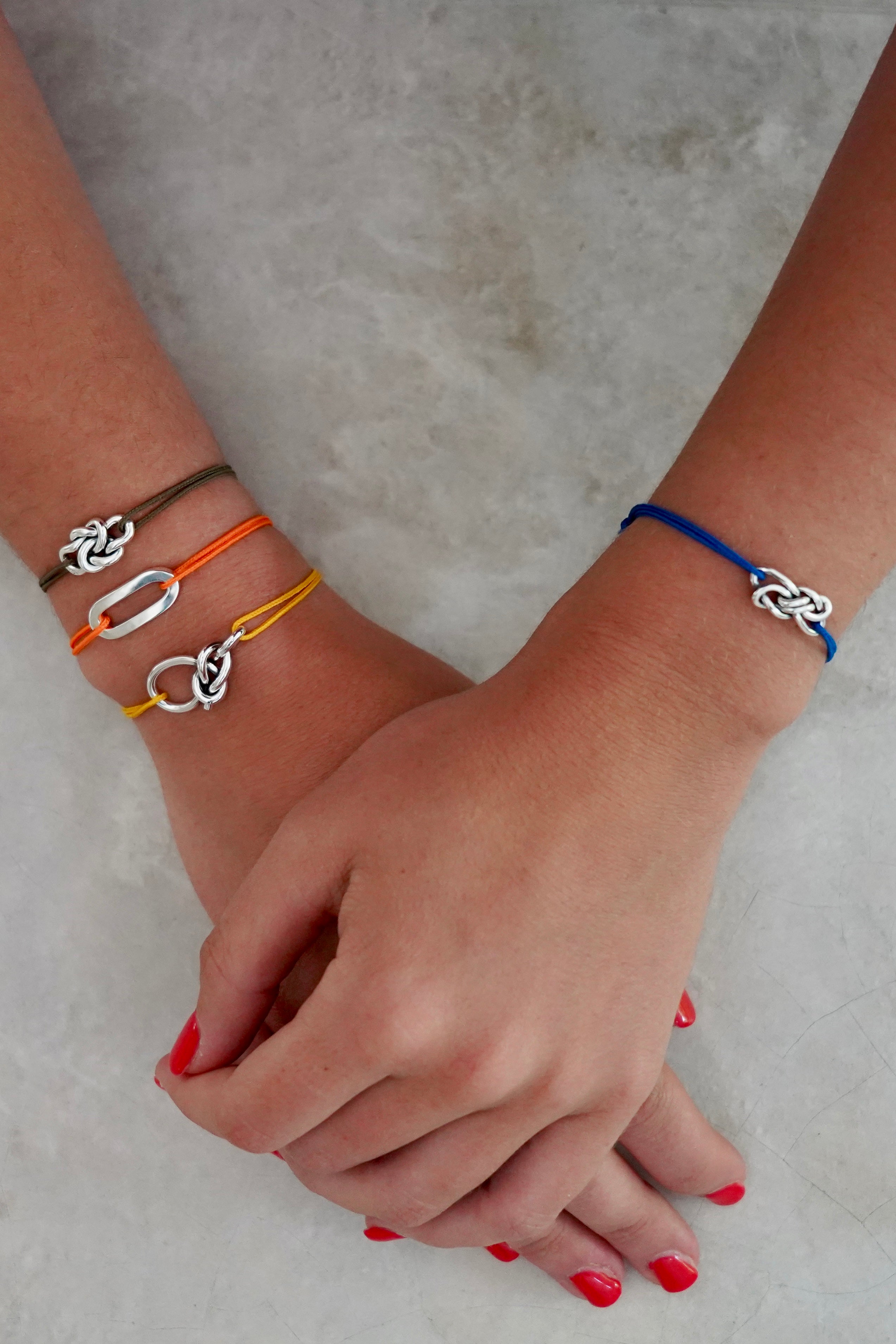 Bracelets sur cordon