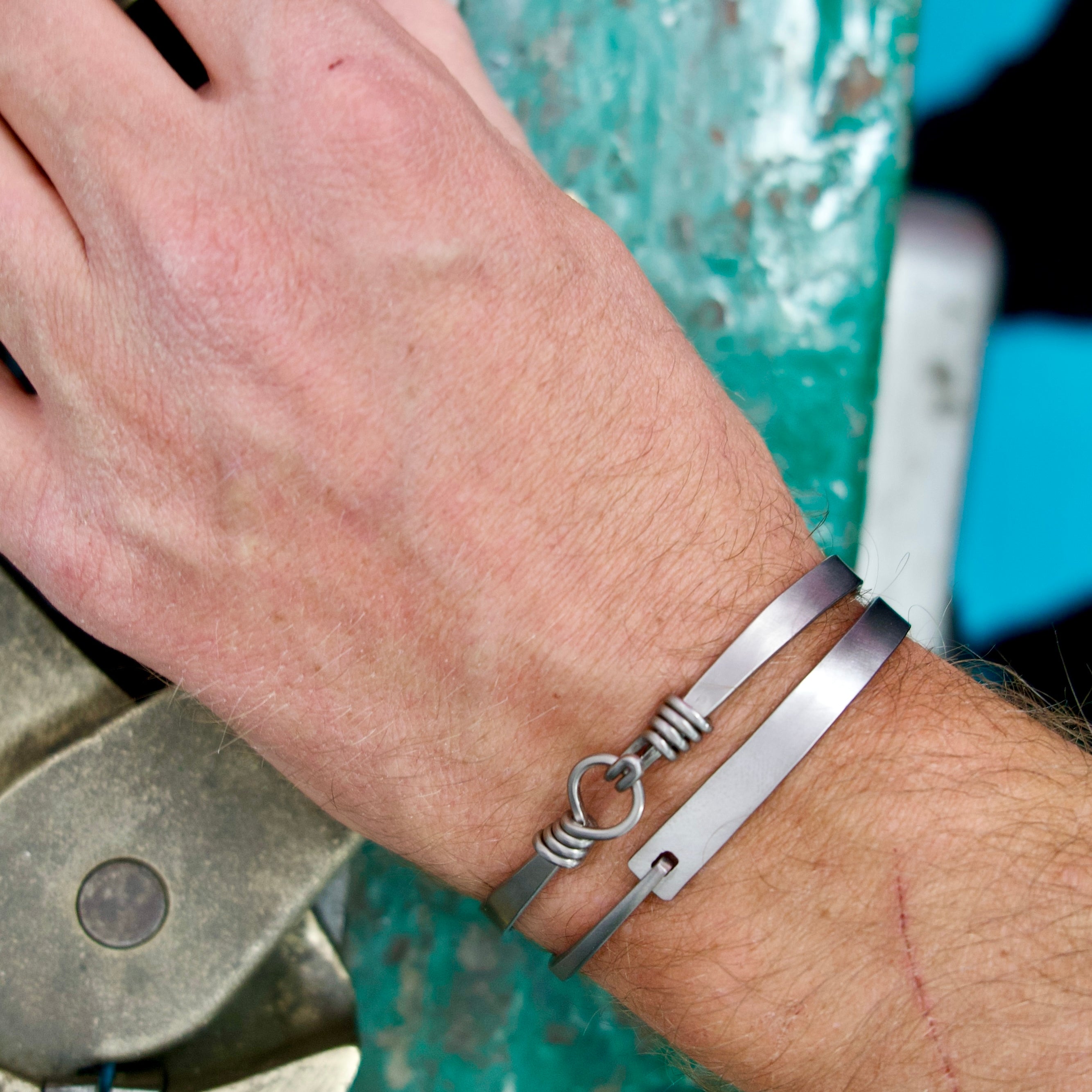 Bijoux en titane pour homme