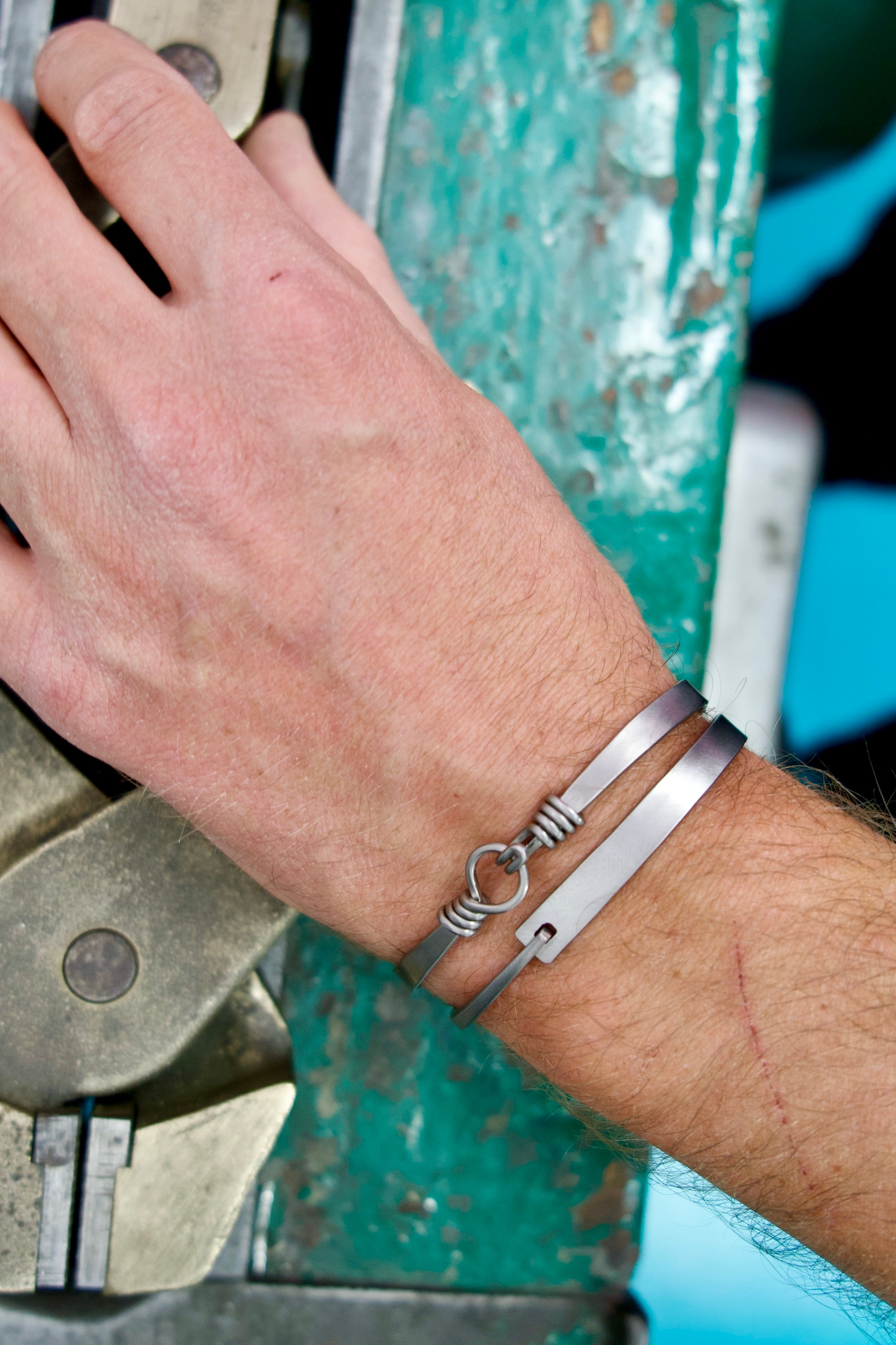 Bijoux en titane pour homme