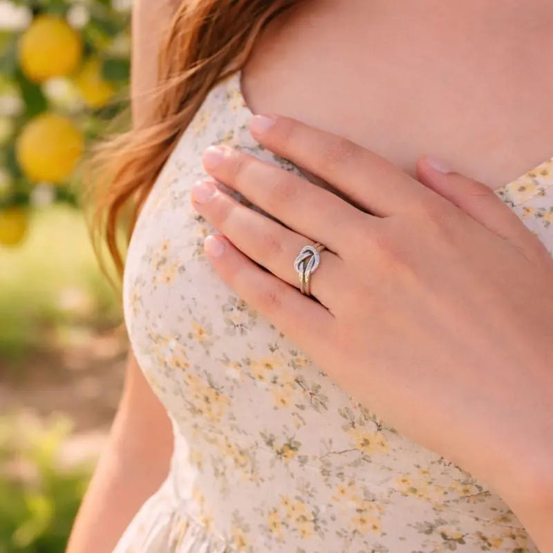 Bague Stéphanie en argent – bague fine à nœud mobile Adrien Moniquet