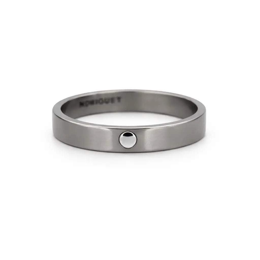 Bague minimaliste en titane avec incrustation d’argent – Modèle Oui Adrien Moniquet