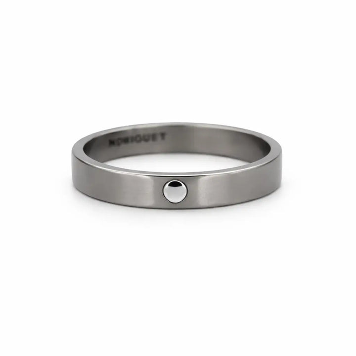 Bague minimaliste en titane avec incrustation d’argent – Modèle Oui Adrien Moniquet