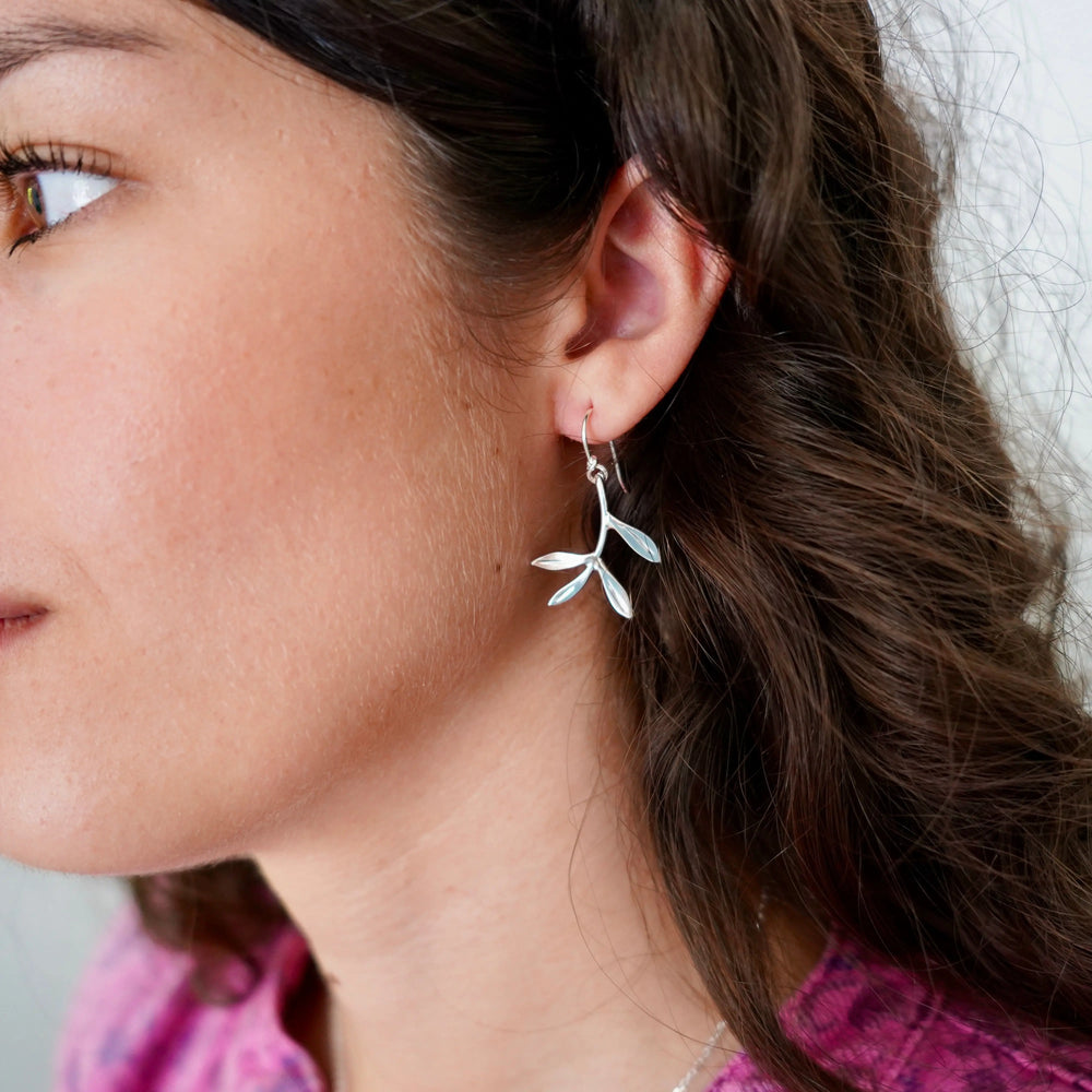 Boucles d’oreilles branche d’olivier Adrien Moniquet