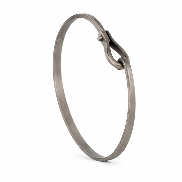 Bracelet Franck en Titane Forgé à Froid – Fermoir Mobile Riveté Adrien Moniquet