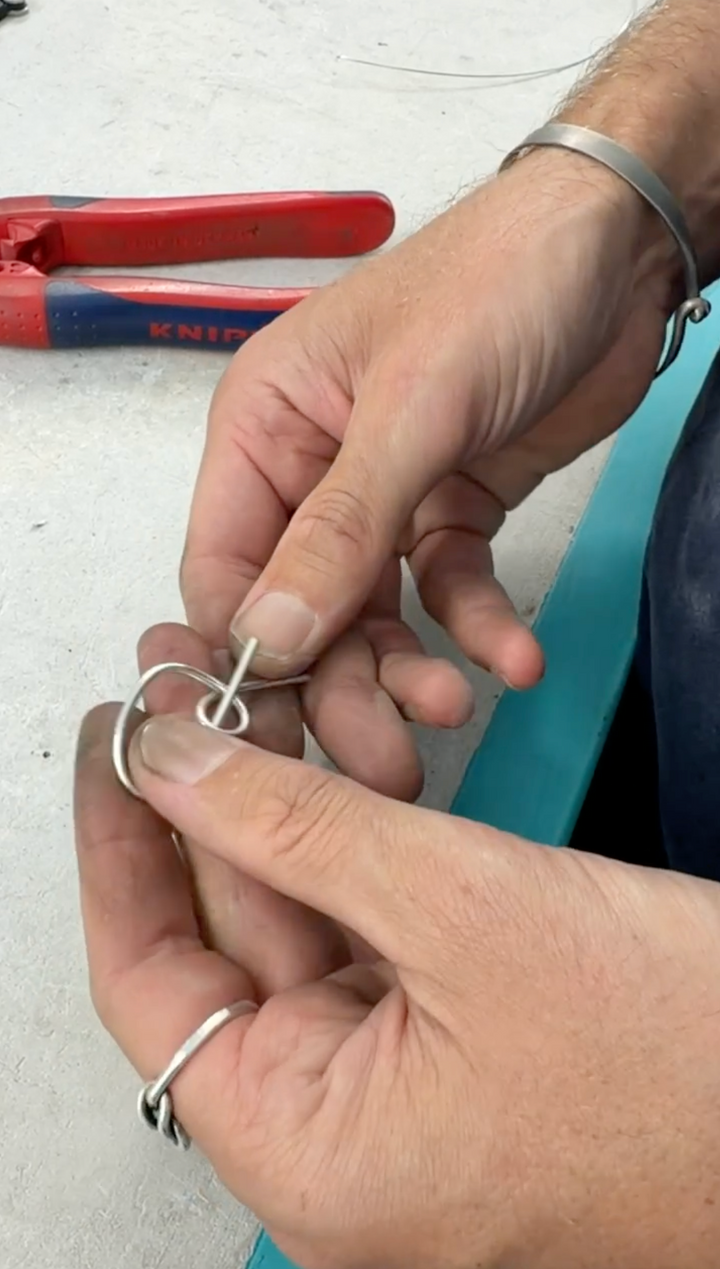 Le nœud de chaise, noué entièrement à la main.