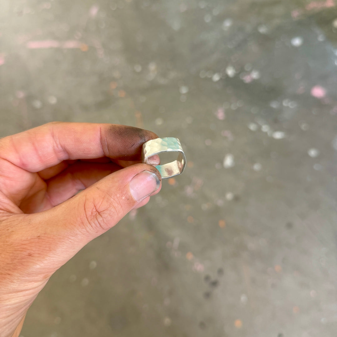 Bague Héritage en argent massif, forme carrée à quatre faces