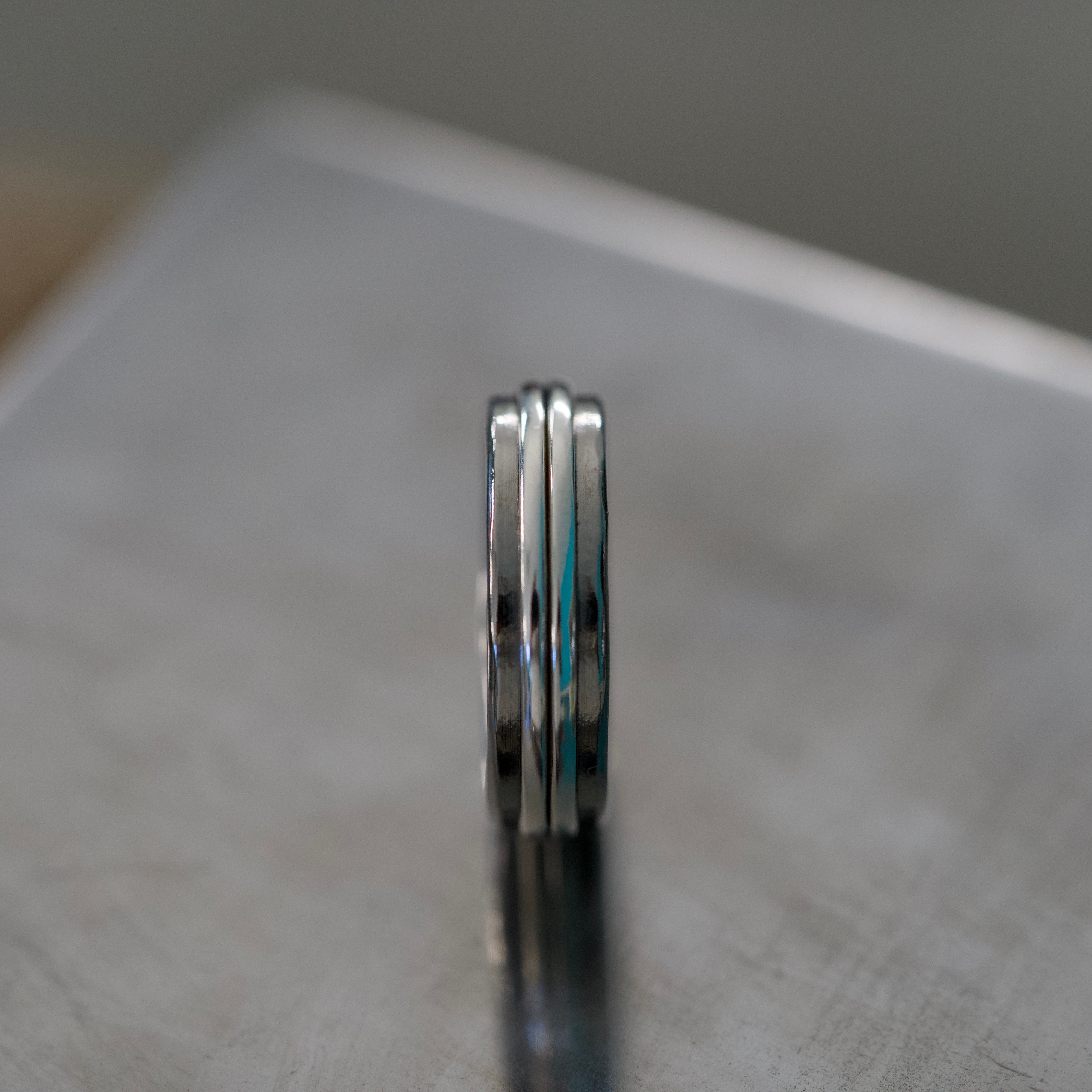 Bague Écho en argent et titane