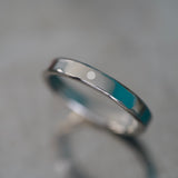 Bague minimaliste en titane avec incrustation d’argent ou d'or 9k – Modèle Oui