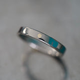 Bague minimaliste en titane avec incrustation d’argent ou d'or 9k – Modèle Oui