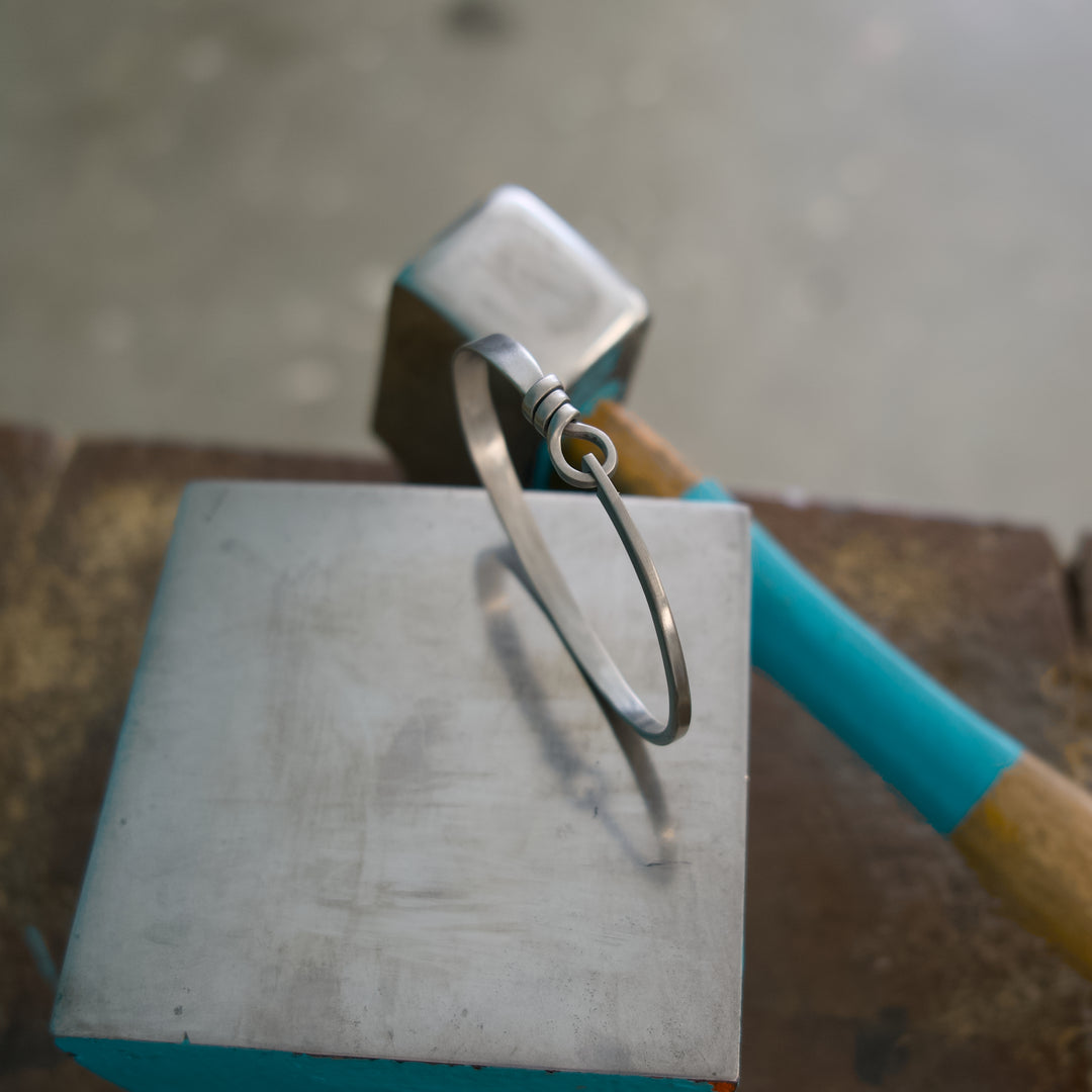 Bracelet en titane forgé à froid – Patmos
