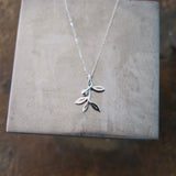 Pendentif branche d’olivier en argent