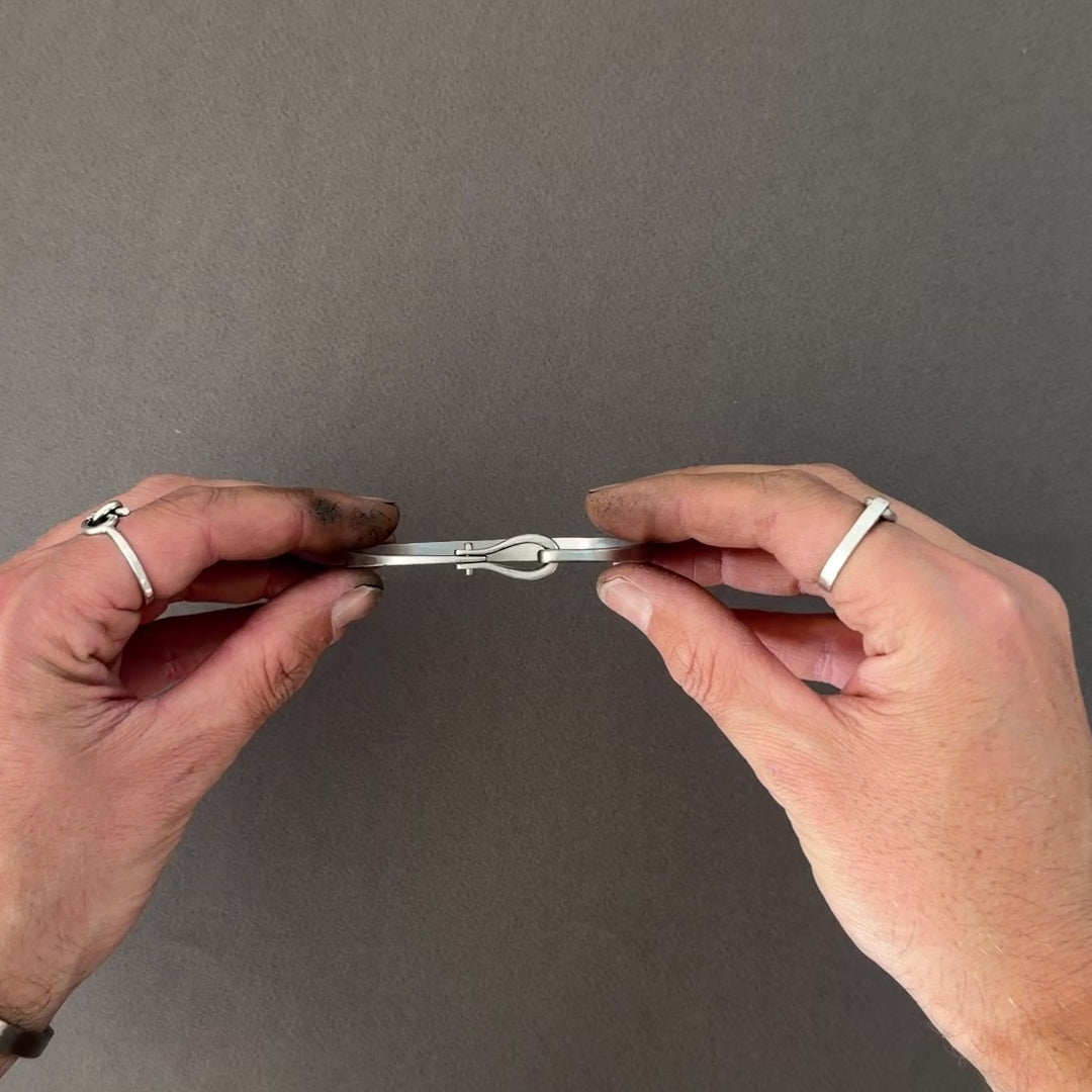 Bracelet Franck en Titane Forgé à Froid – Fermoir Mobile Riveté