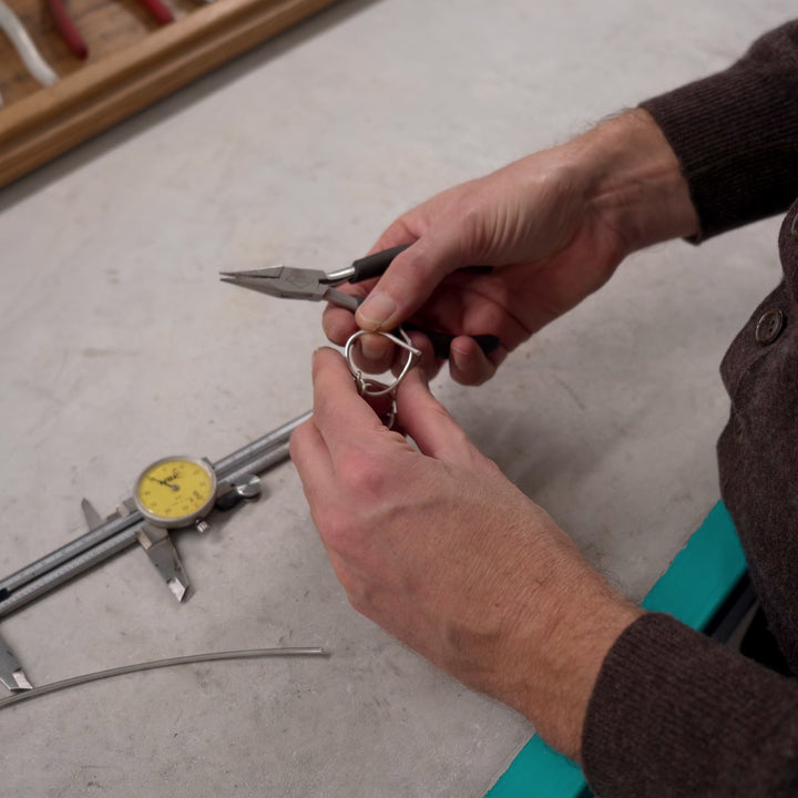 Bague Stéphanie en argent – bague fine à nœud mobile